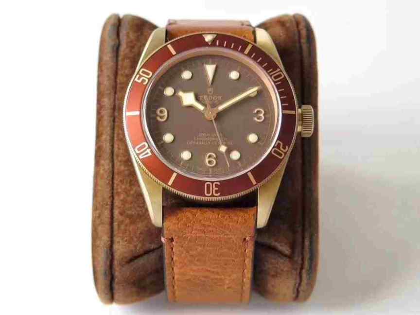 zf厂帝舵小铜花V2终​极版_​腕表采​用原版​表1：1开模