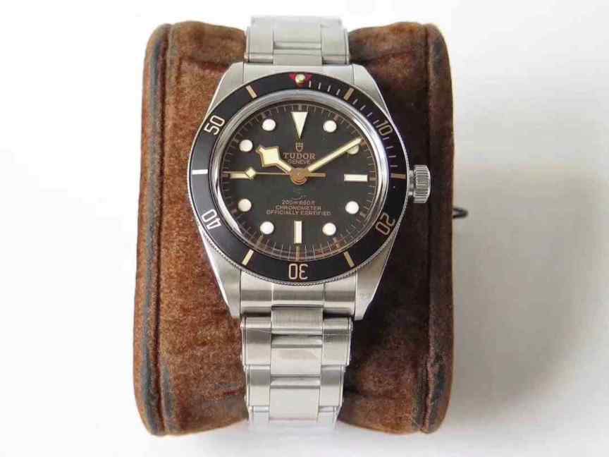 ZF帝舵碧湾系列_小盾_复古红三角_海鸥2824自动上旋机芯