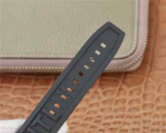 tw百年灵-细节图9