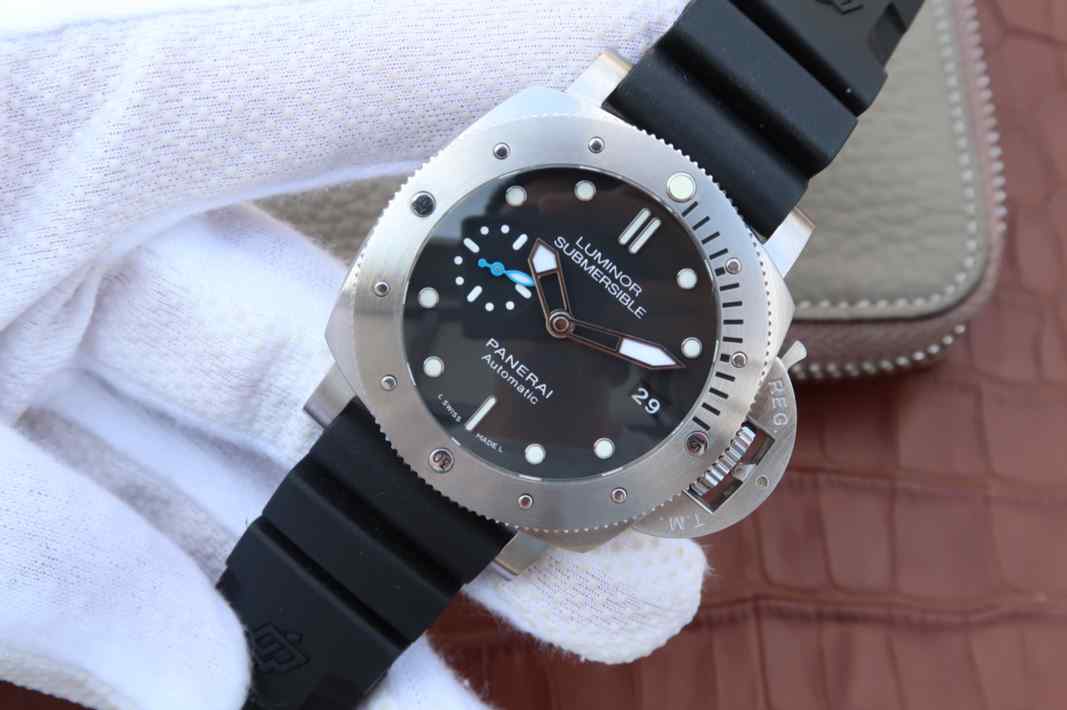 ZF沛纳海Pam682_自动上弦机芯cal.9010_42毫米_男士_透底硅胶表带