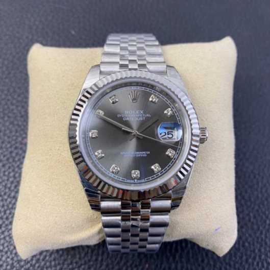 高仿劳力士星期日历型_3235机芯_EW厂_最高品质_904钢_蓝宝石镜面