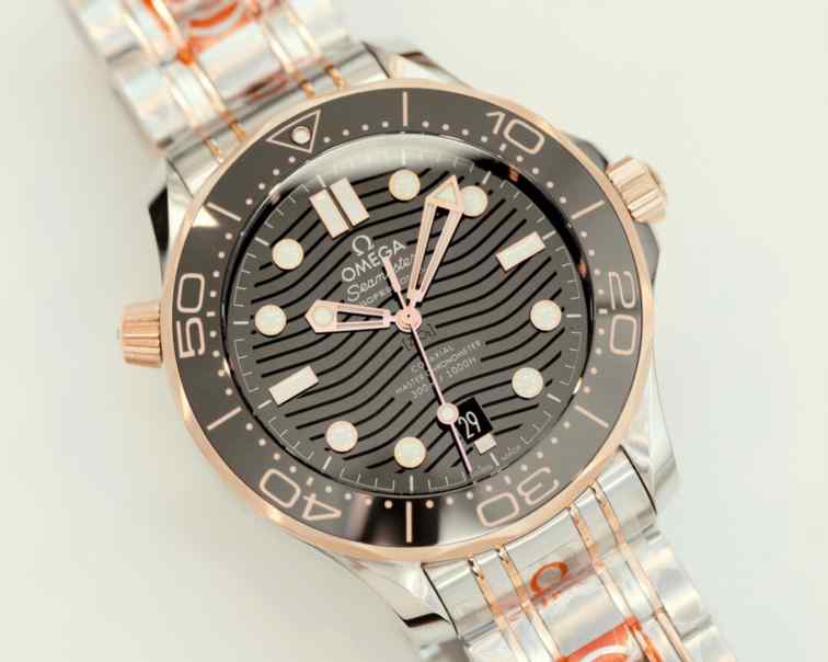 高仿欧米茄海马300间金款-细节图3