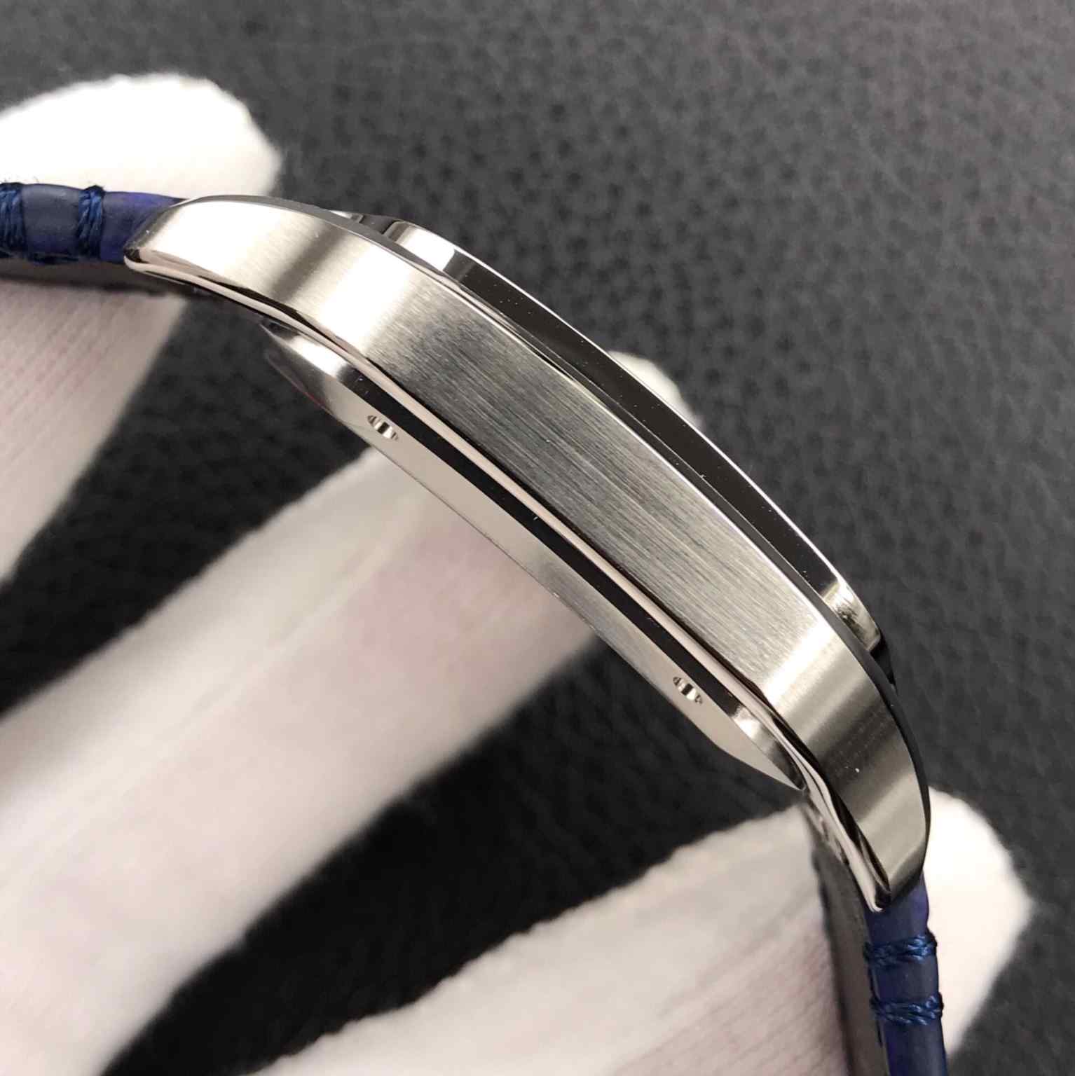 卡地亚V6山度士重量-细节图6