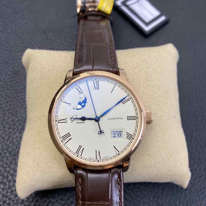 精仿格拉苏蒂手表网_316精钢_大日历_蓝宝石镜面_V9厂_原创偏心