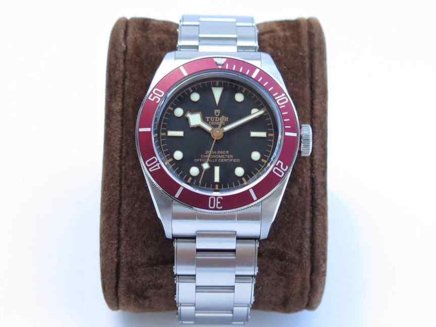 zf厂帝舵红盾_小红盾_战斧_男款_帝陀_9015机芯